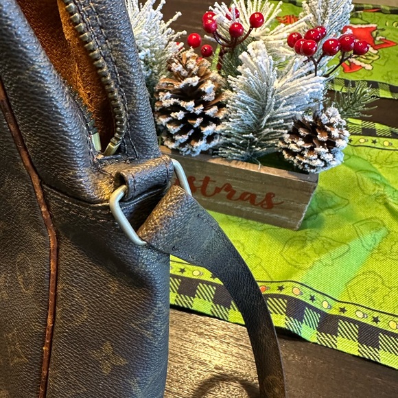 Louis Vuitton Brown Monogram  woman’s crossbody /travel bag large - Picture 10 of 16